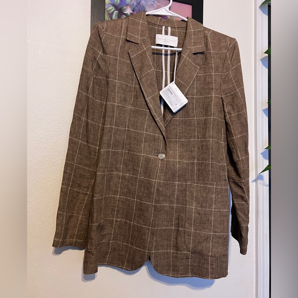 Fabiana Filippi (Italy) 
check-pattern linen blazer